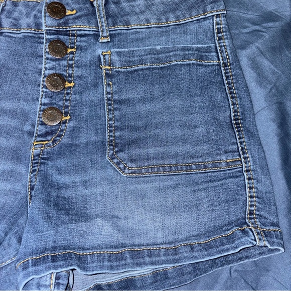 Women’s Aeropostale Jean button up shorts size 8 - Picture 2 of 9